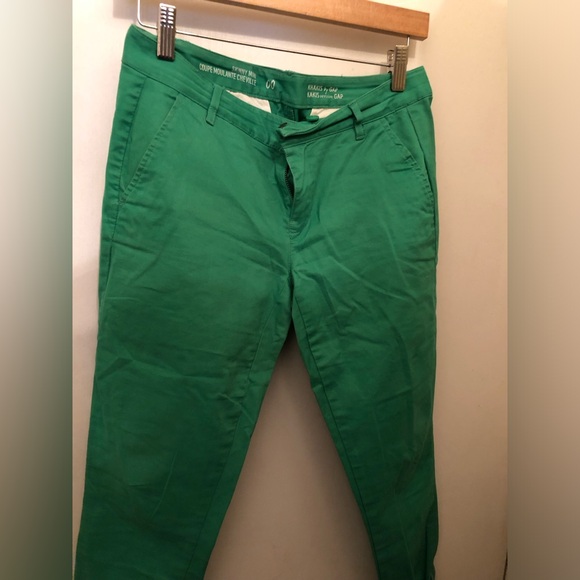 GAP GREEN skinny mini khakis. Size 00. 97% cotton/ 3% elastane. - Picture 1 of 5
